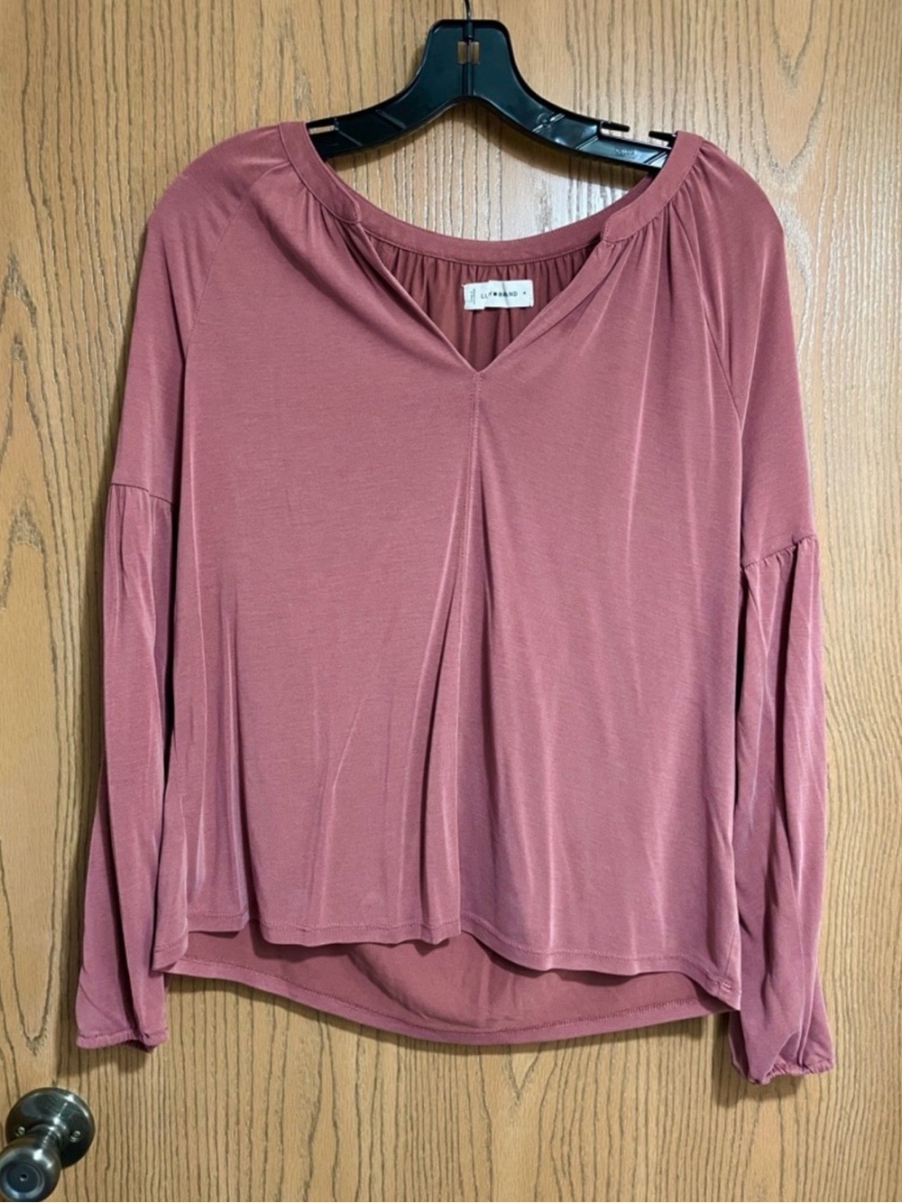 Lucky Brand Blouse in Dusty Rose Pink with V-Neck and Long Puff Sleeves